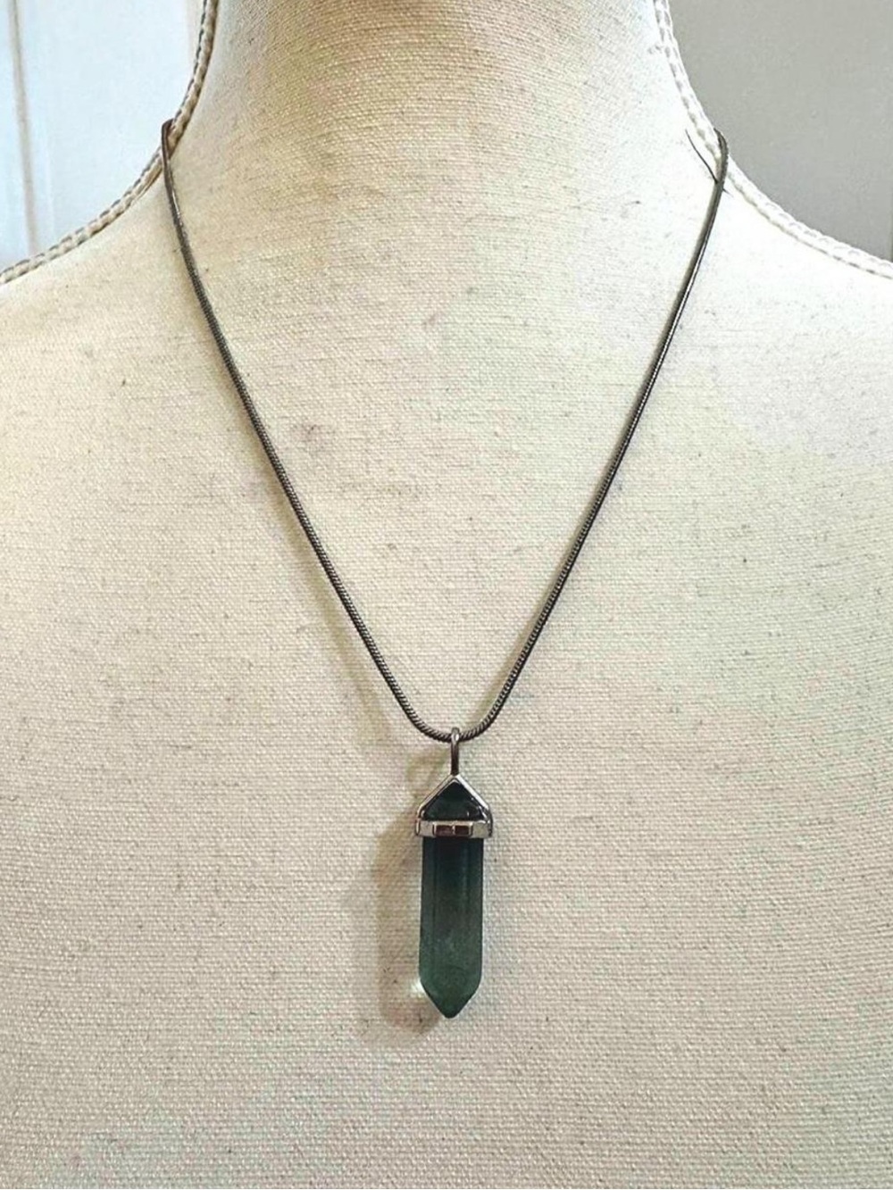 HOT TOPIC NWOT Aventurine Point Pendant Crystal Necklace Women Jewelry Silver